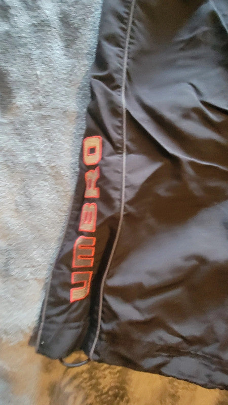Men’s Umbro Black Sports Shorts – Size M
