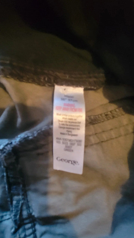 George Camo Cargo Shorts – Size 38W (97cm Waist)