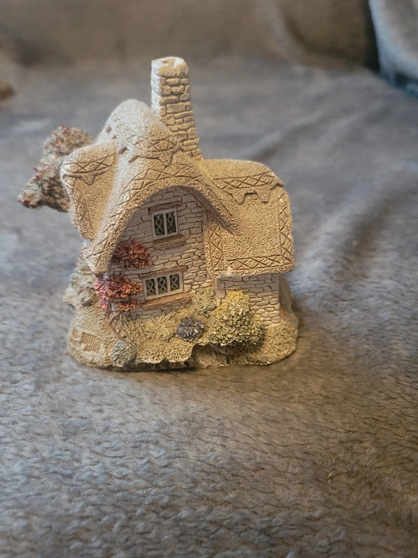 Lilliput Lane Thatcham Cottage Ornament