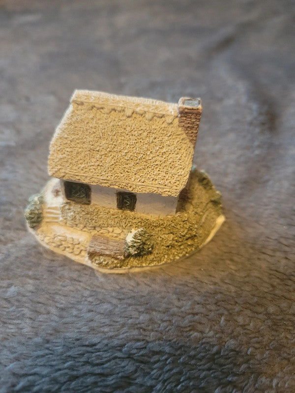 Lilliput Lane Thatcham Cottage Ornament