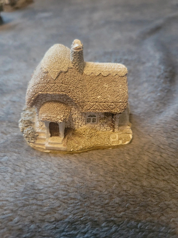 Lilliput Lane Thatcham Cottage Ornament