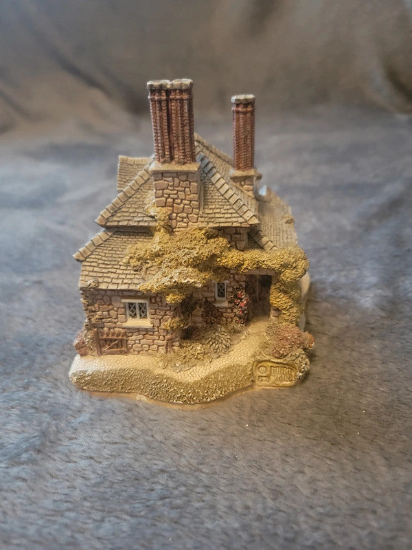 Lilliput Lane Collectable Cottage Figurine
