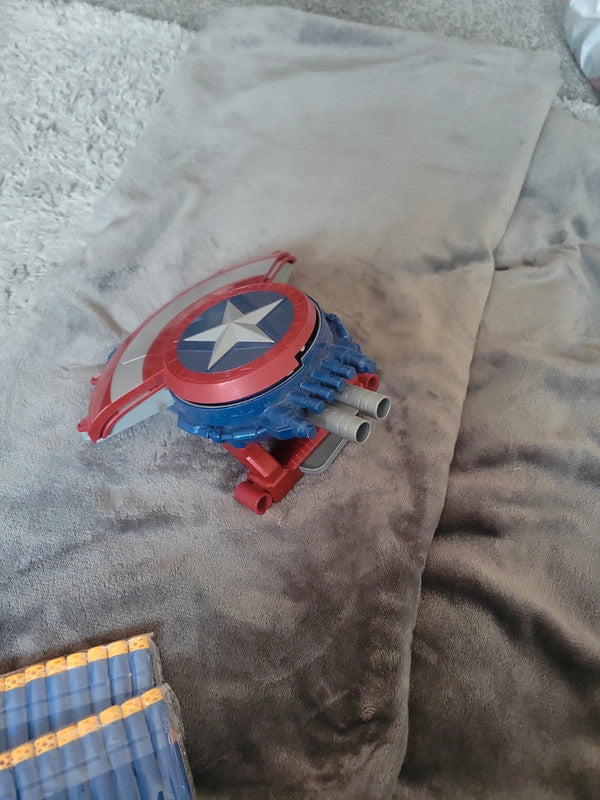 Nerf Captain America Blaster Reveal Shield, with Darts, Marvel Avengers