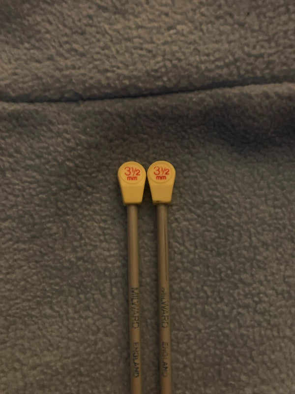 Knitting needles size 3 1/2