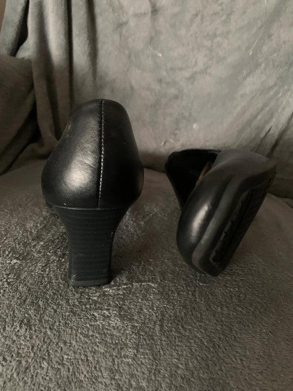 George black court shoes