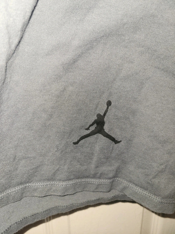 Jordan Brand NYC Graphic T-Shirt – Grey/Gold – Size Large