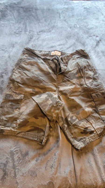 George Camo Cargo Shorts – Size 38W (97cm Waist)