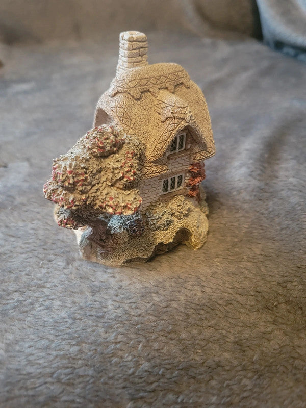 Lilliput Lane Thatcham Cottage Ornament