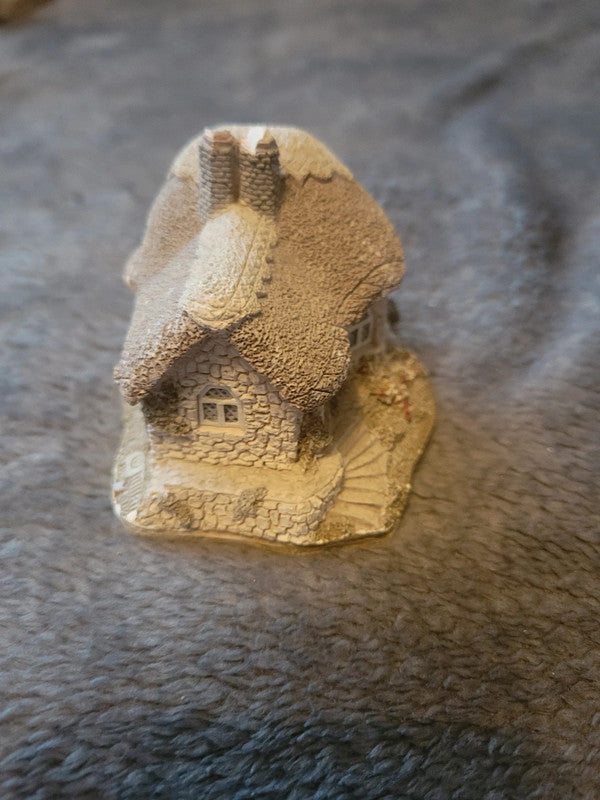 Lilliput Lane Thatcham Cottage Ornament