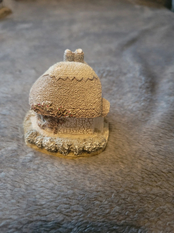 Lilliput Lane Thatcham Cottage Ornament