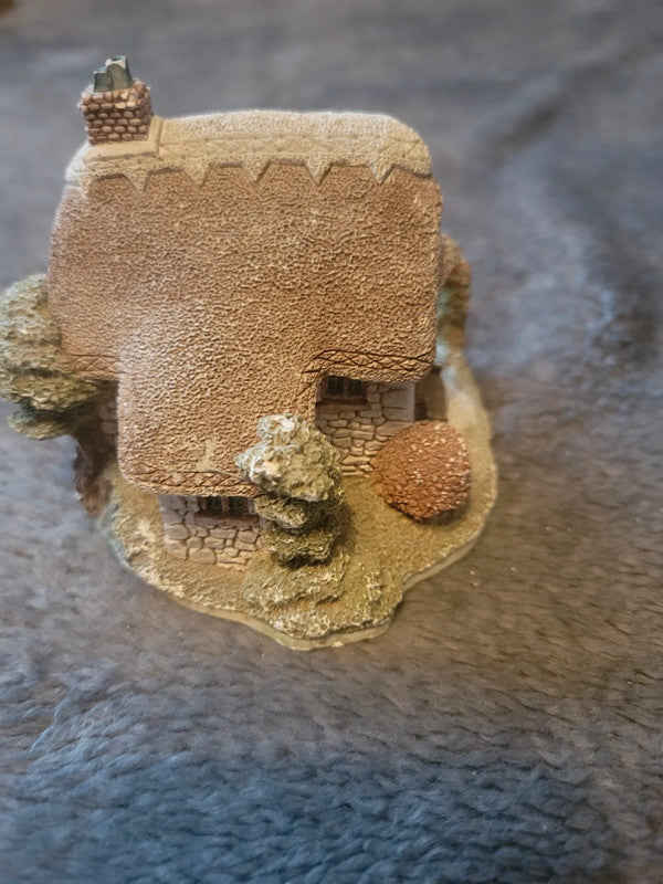 Lilliput Lane Thatcham Cottage Ornament