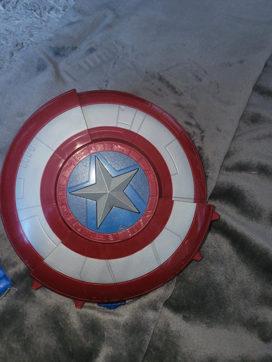 Nerf Captain America Blaster Reveal Shield, with Darts, Marvel Avengers