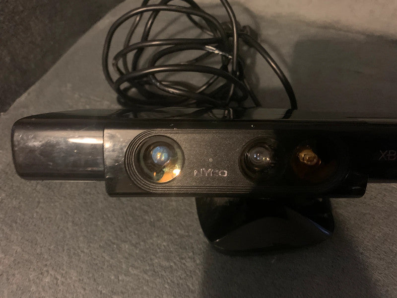 Microsoft Xbox 360 Kinect Sensor with a Nyko Zoom accessory