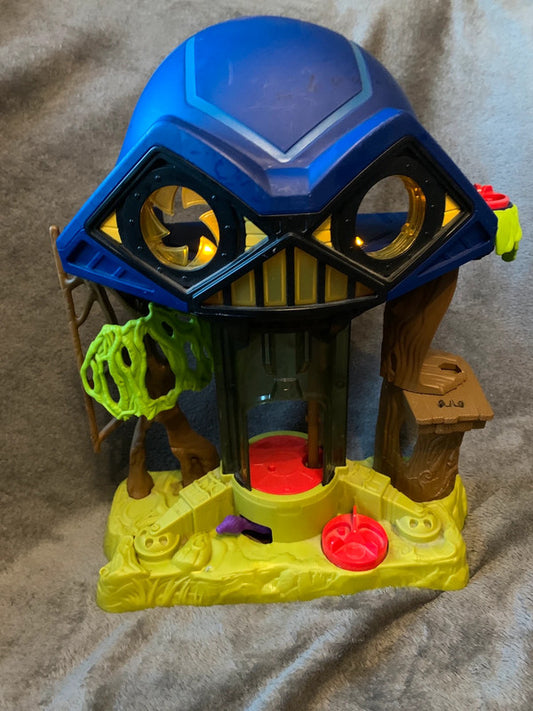 Treehouse Headquarters playset from the Mattel Imaginext DC Super Friends series.