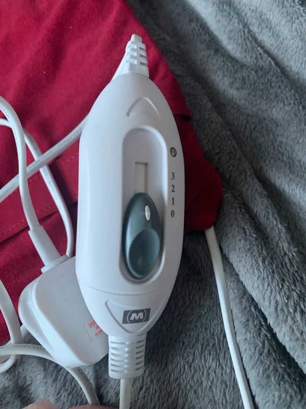Electric heating pad / heat pad with cover and strap.
