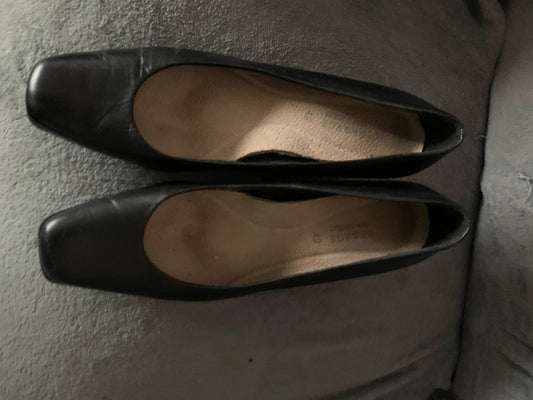 George black court shoes