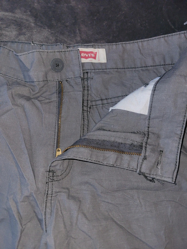 Levi’s Grey Cargo Style Shorts – Men’s W27 (14 REG) Casual Summer Wear