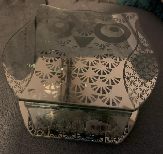 Glass tealight candle holder in the shape of an owl,