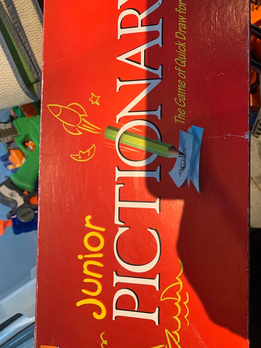 Junior Pictionary Board Game – Family Drawing Game – Complete Set