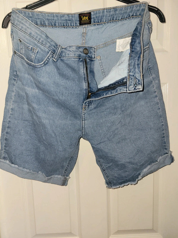 Vintage Lee Denim Shorts – Light Wash – Raw Hem – Waist 34