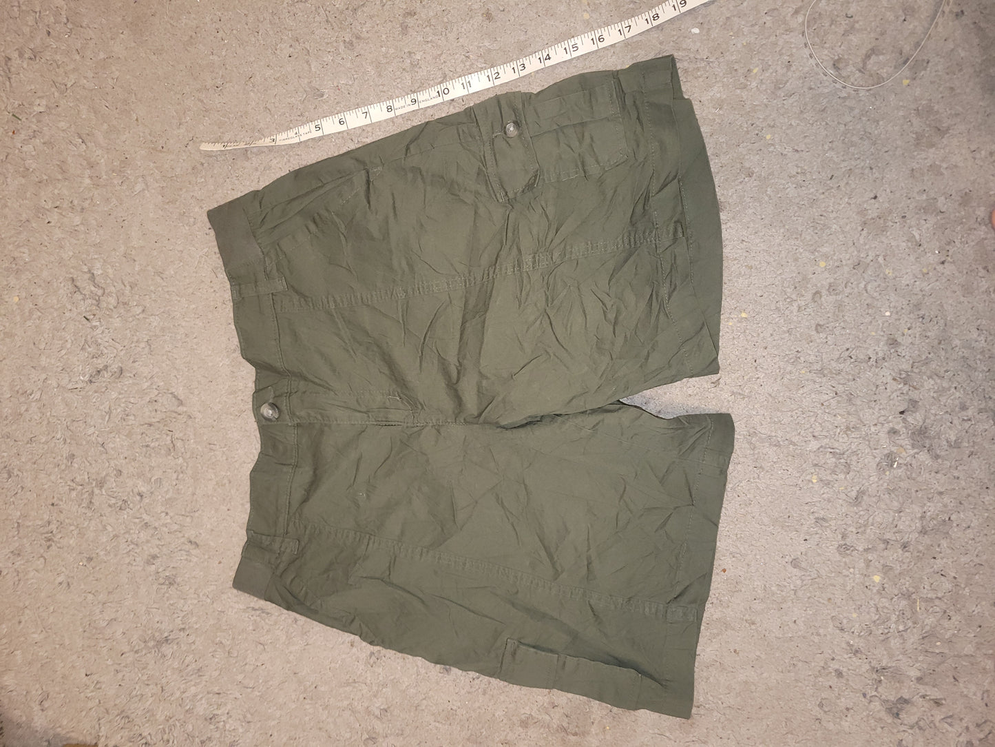 Lee Utility Cargo Shorts – Olive Green – Size 18M