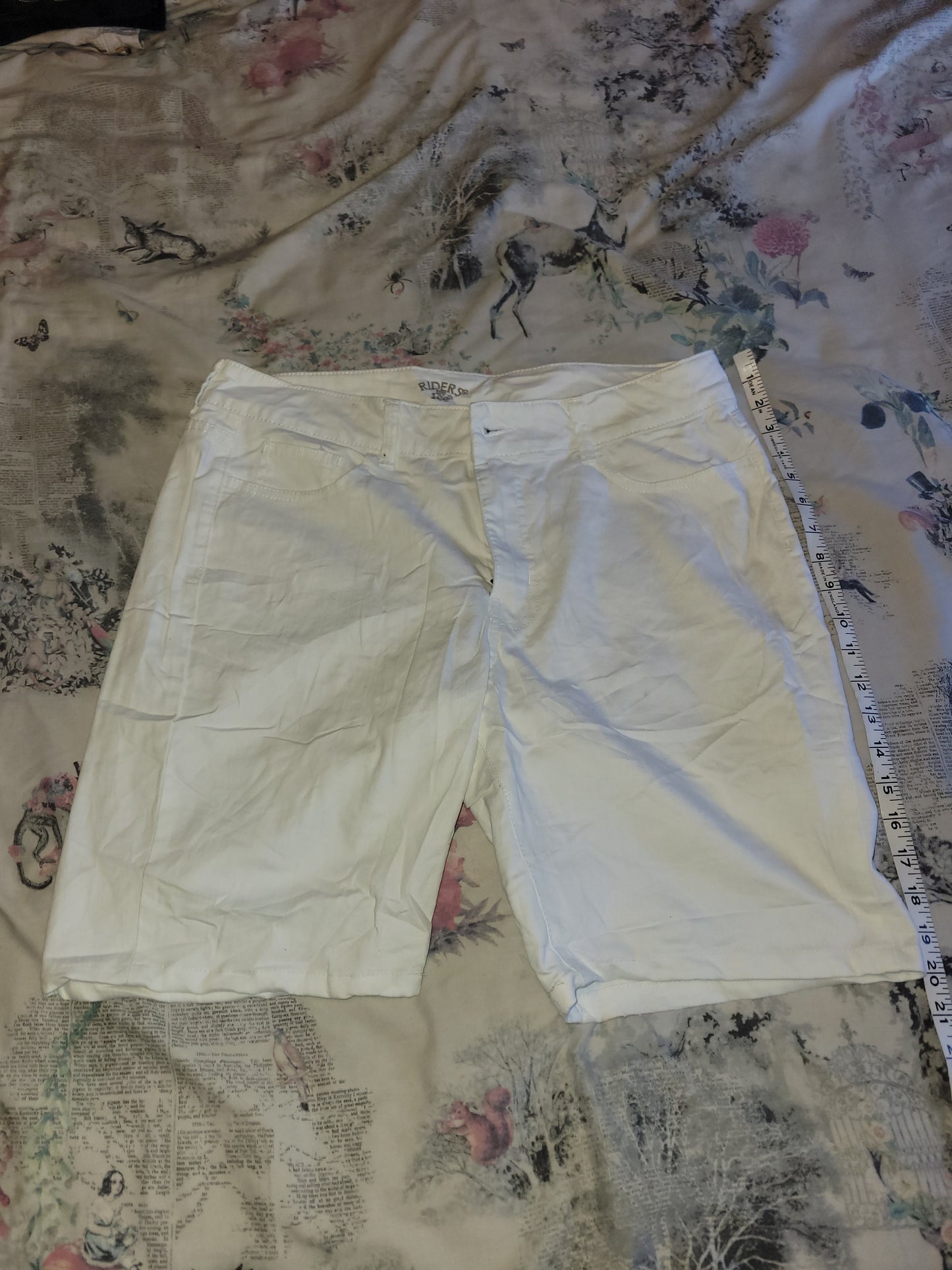 Riders by Lee White Denim Shorts (Size 16 Medium)