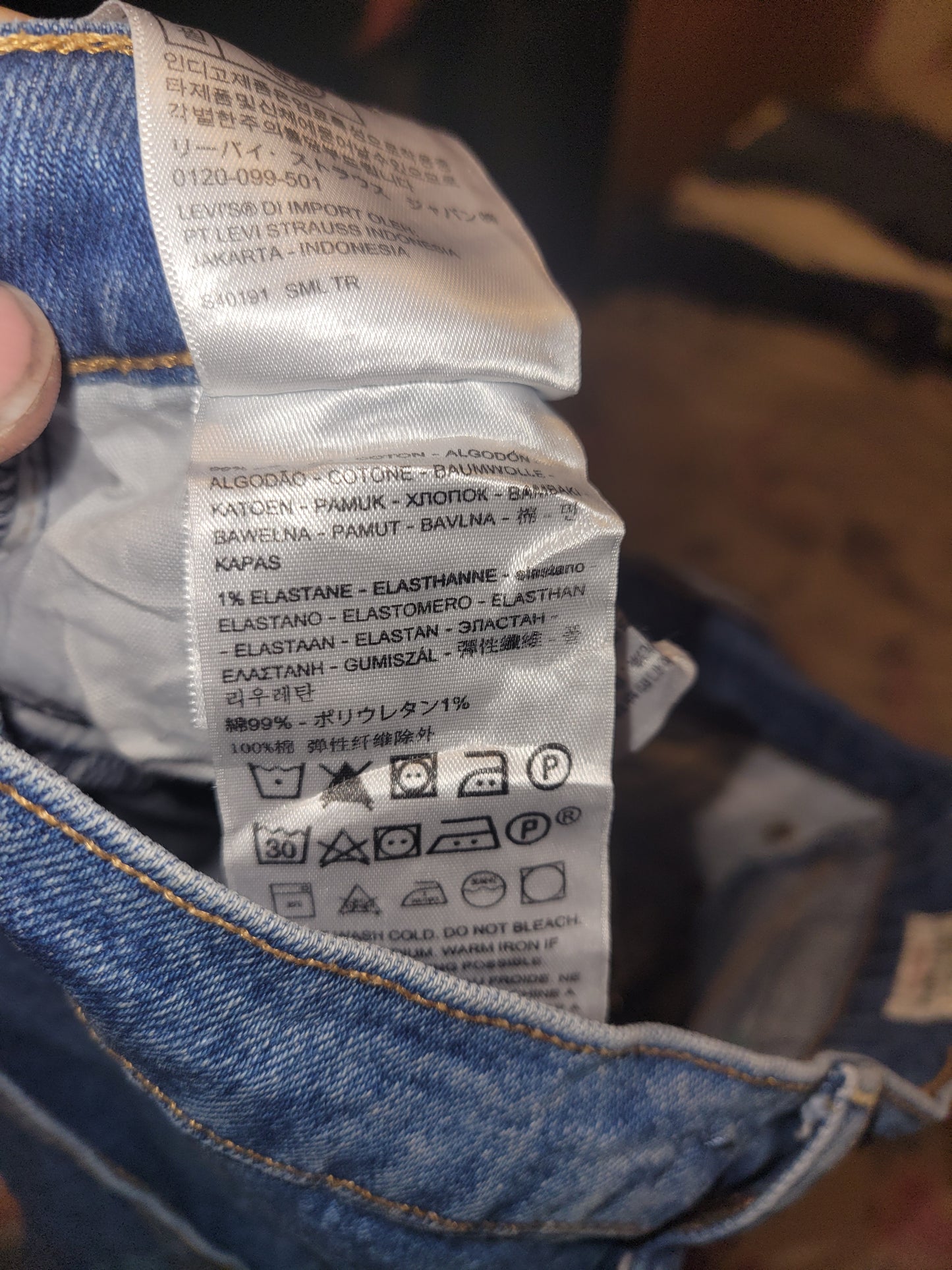 Levi’s Ribcage Straight Denim Shorts (W28)