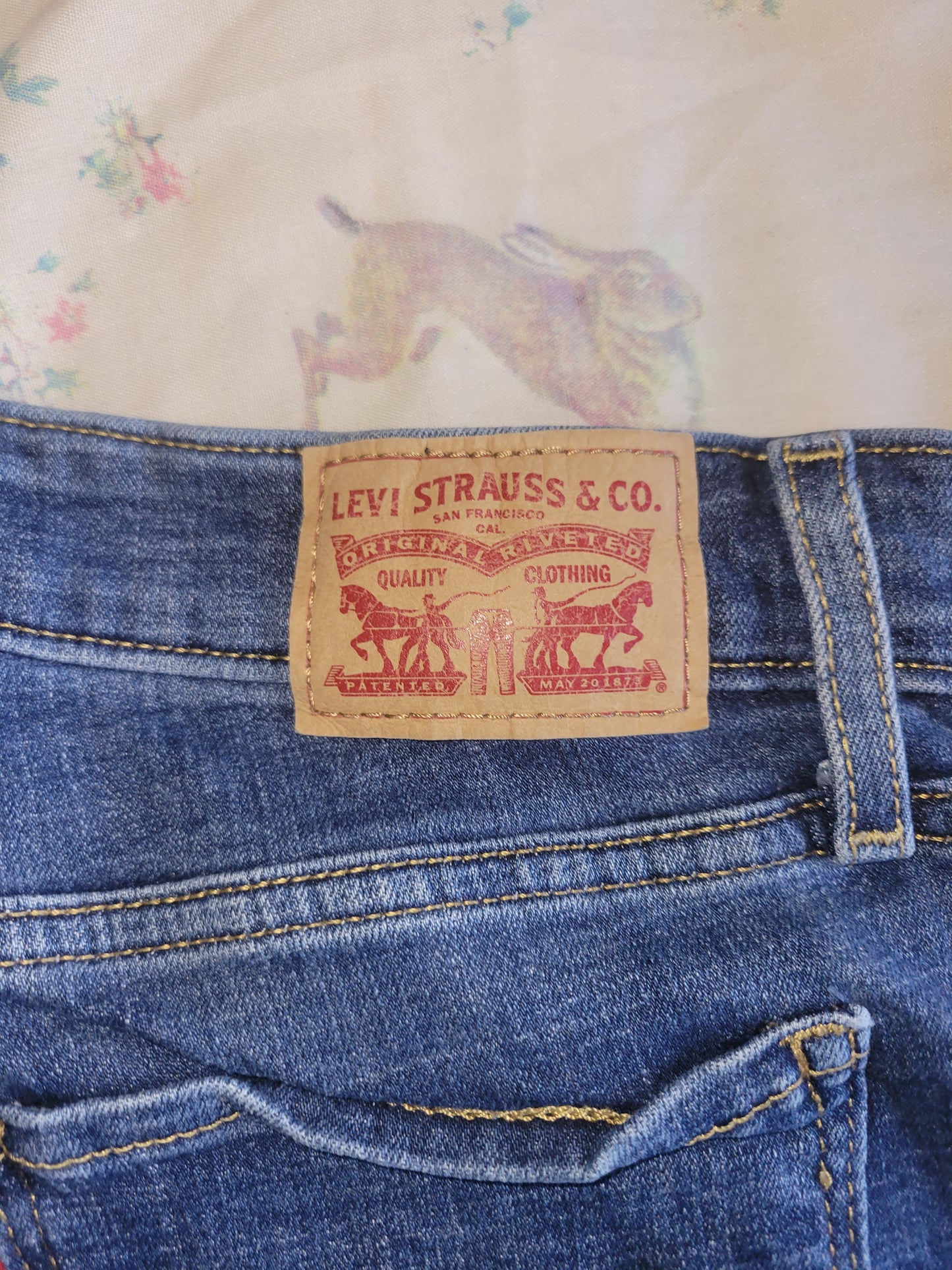 Levi’s 711 Skinny Ankle Denim Shorts (W27)