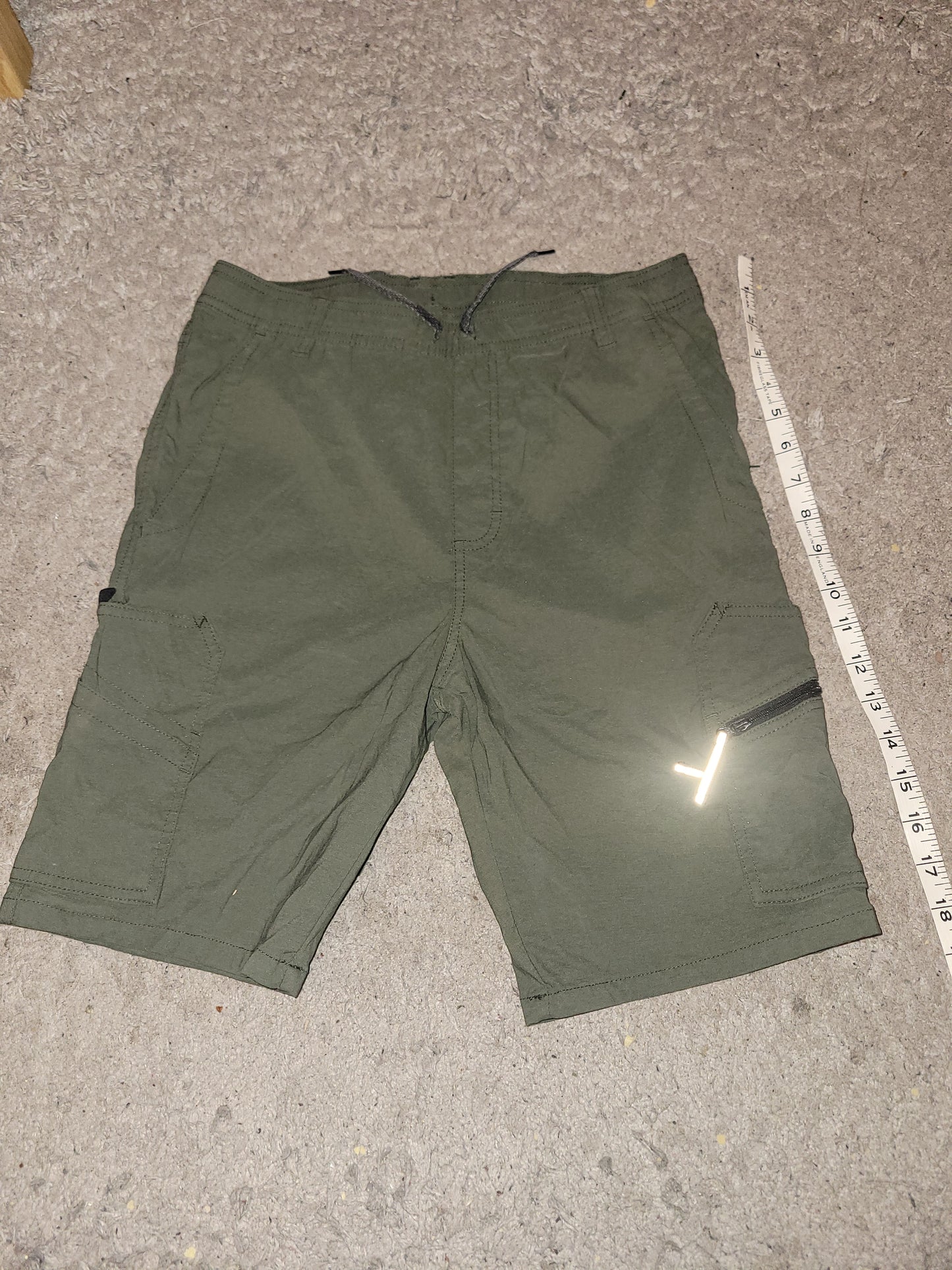 Lee Performance Cargo Shorts – Dark Olive Green – Size W30