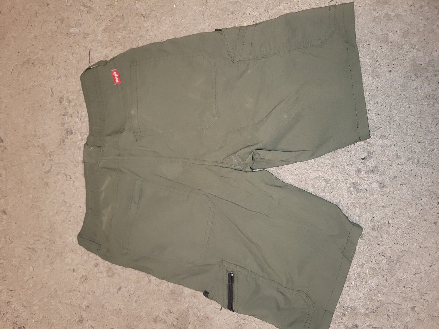 Lee Performance Cargo Shorts – Dark Olive Green – Size W30