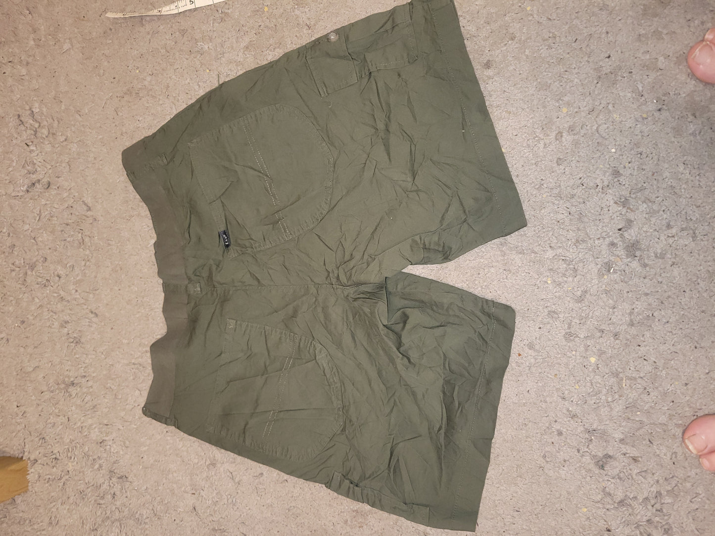 Lee Utility Cargo Shorts – Olive Green – Size 18M